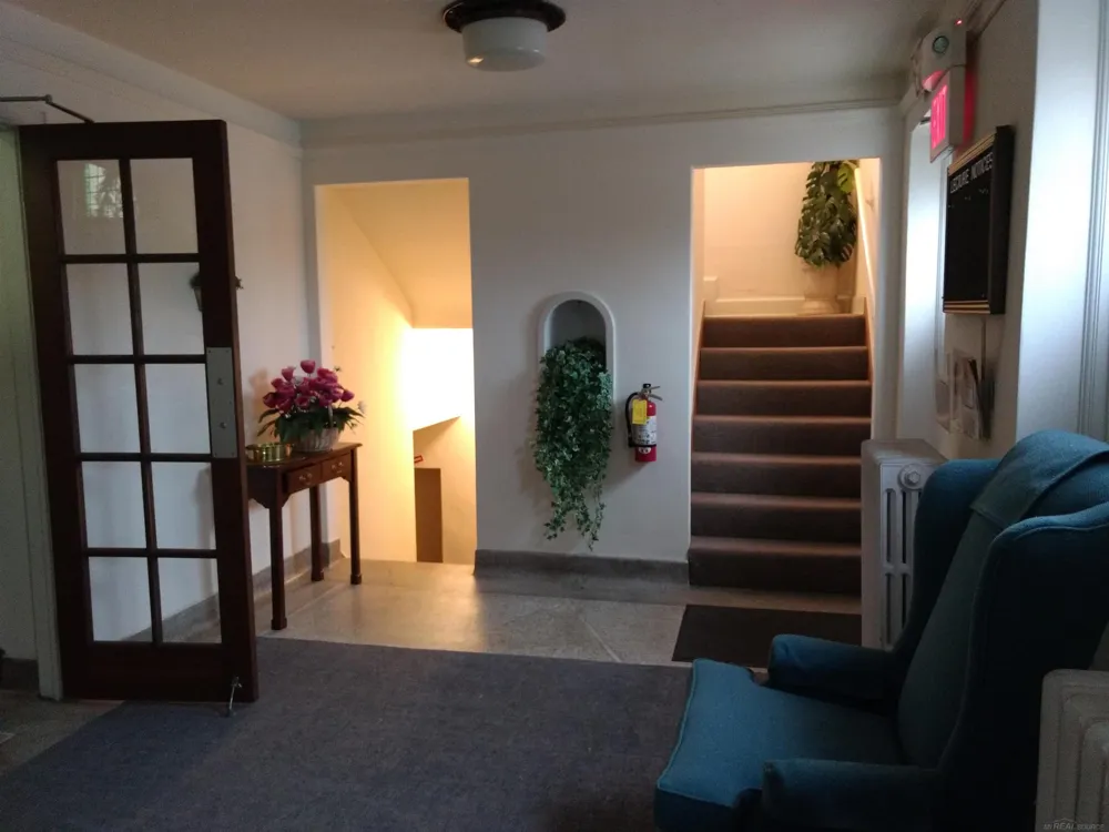 71 S washington Boulevard Oxford Village, MI 48371