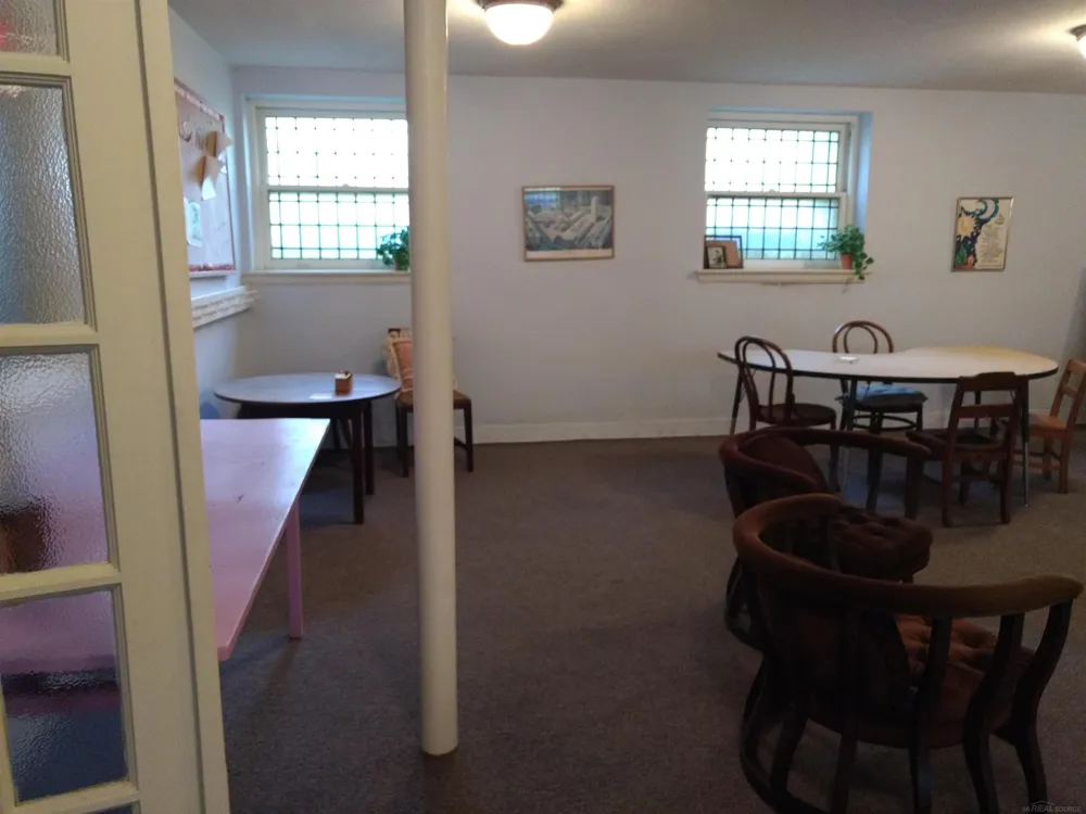 71 S washington Boulevard Oxford Village, MI 48371