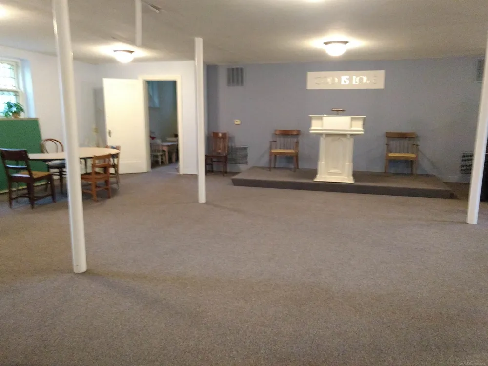 71 S washington Boulevard Oxford Village, MI 48371
