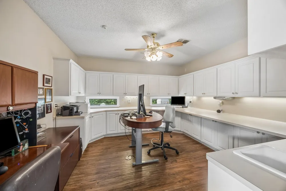440 Piney Creek Road Road Bellville, TX 77418