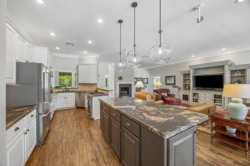 440 Piney Creek Road Road Bellville, TX 77418