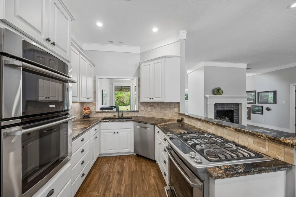 440 Piney Creek Road Road Bellville, TX 77418