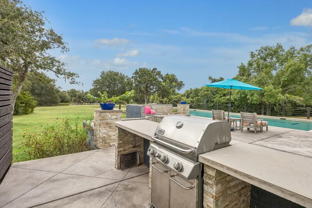 440 Piney Creek Road Road Bellville, TX 77418