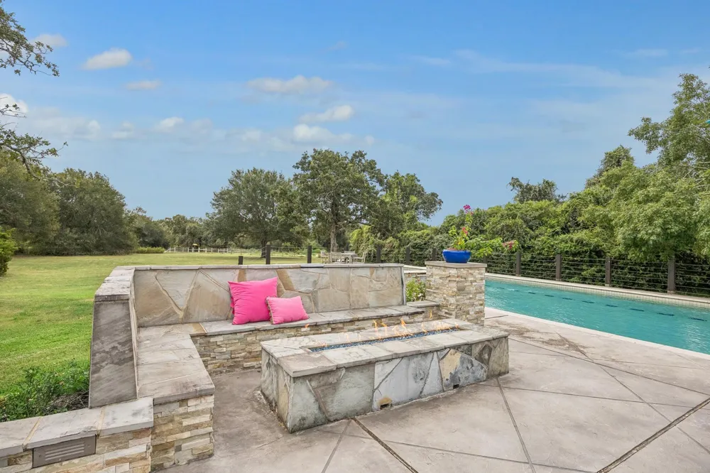 440 Piney Creek Road Road Bellville, TX 77418