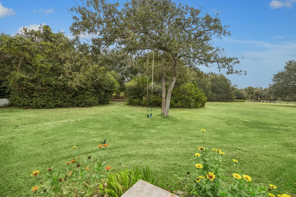 440 Piney Creek Road Road Bellville, TX 77418