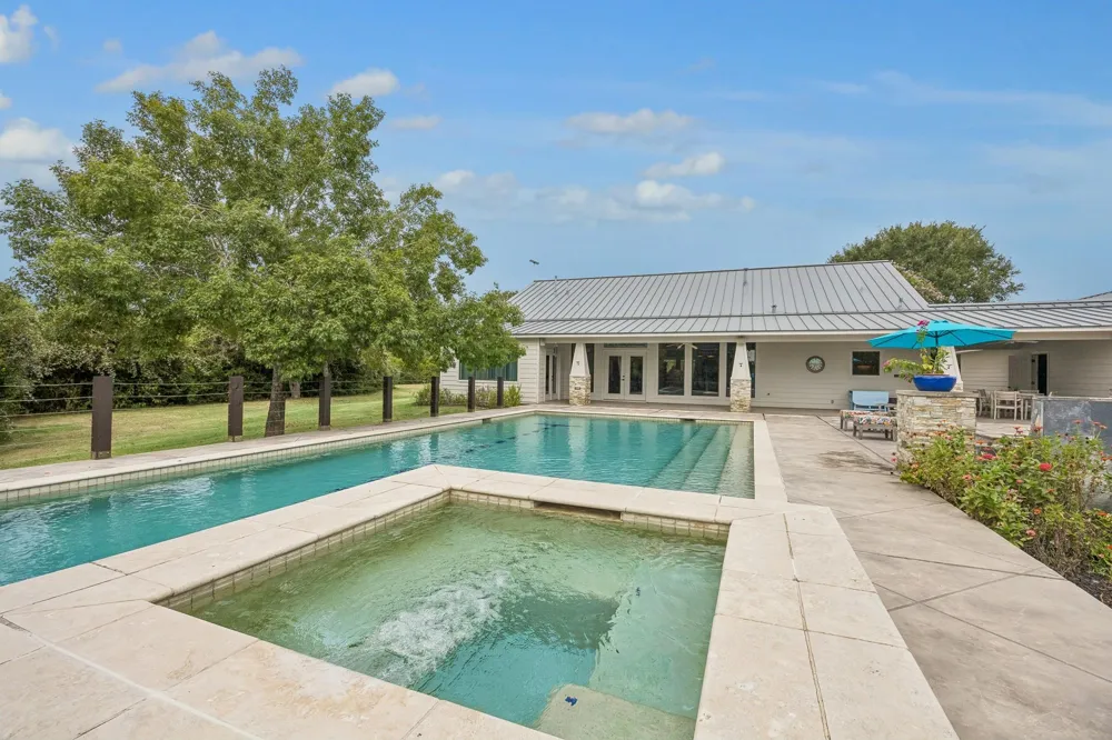 440 Piney Creek Road Road Bellville, TX 77418
