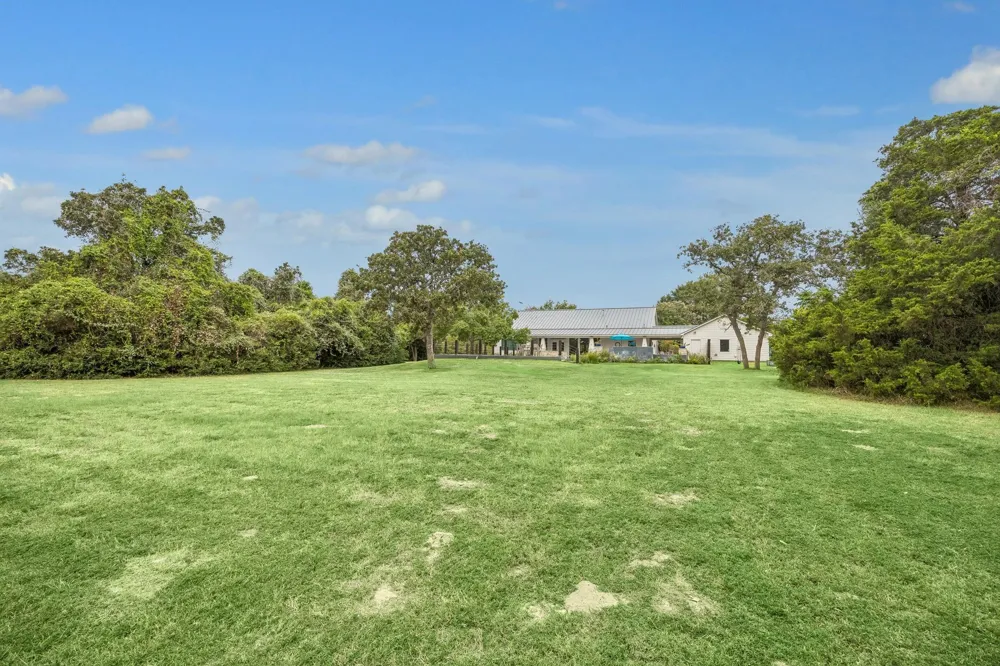 440 Piney Creek Road Road Bellville, TX 77418