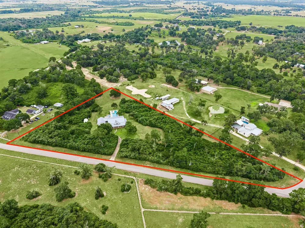 440 Piney Creek Road Road Bellville, TX 77418