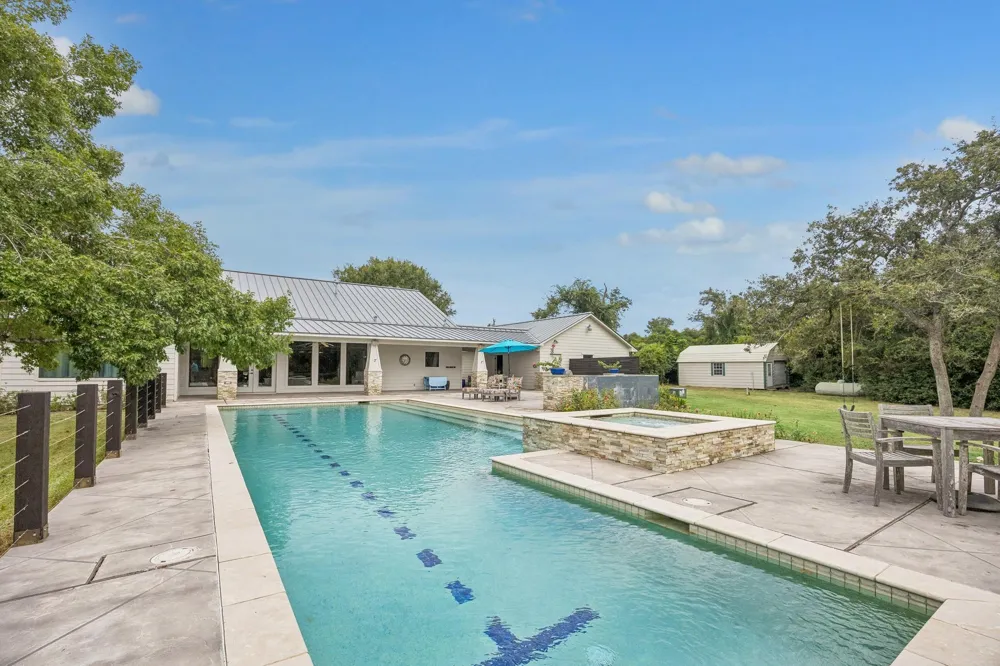 440 Piney Creek Road Road Bellville, TX 77418