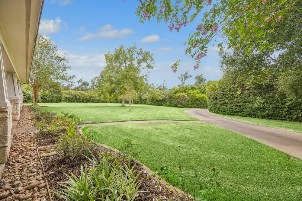 440 Piney Creek Road Road Bellville, TX 77418