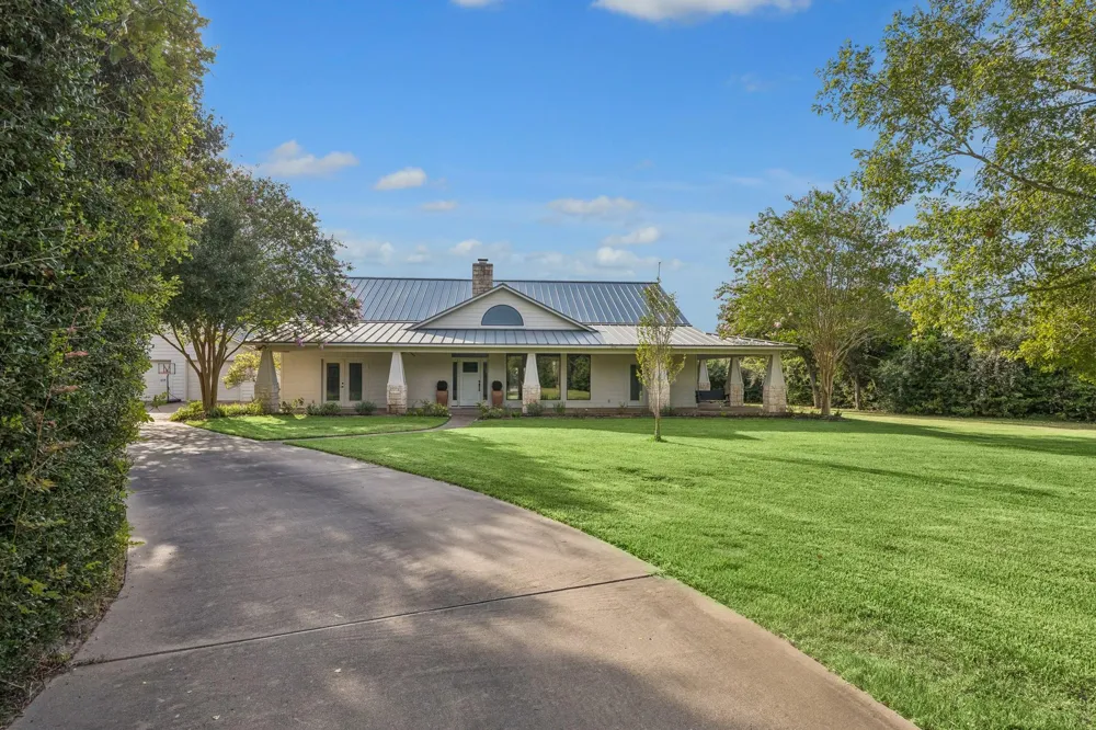 440 Piney Creek Road Road Bellville, TX 77418