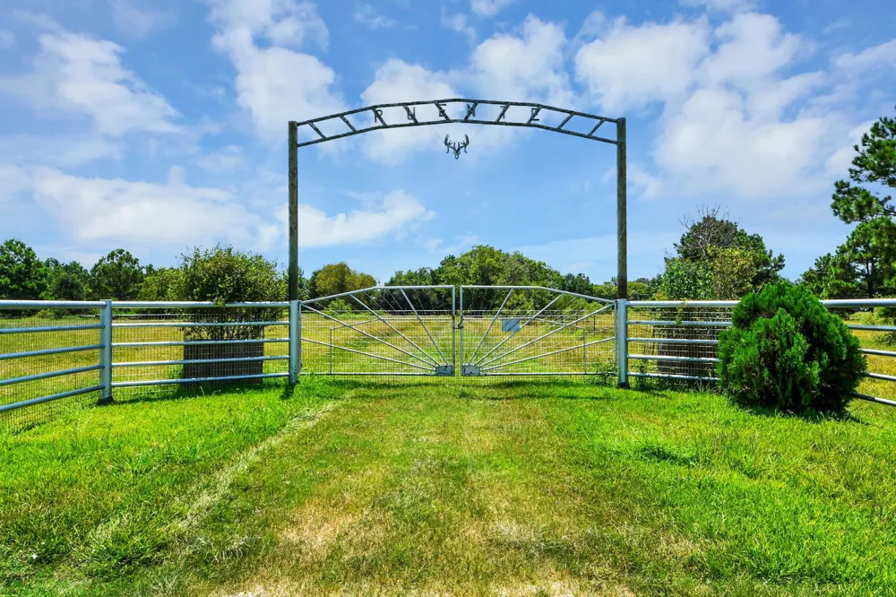 4374 Belton Lane Lane Anahuac, TX 77514