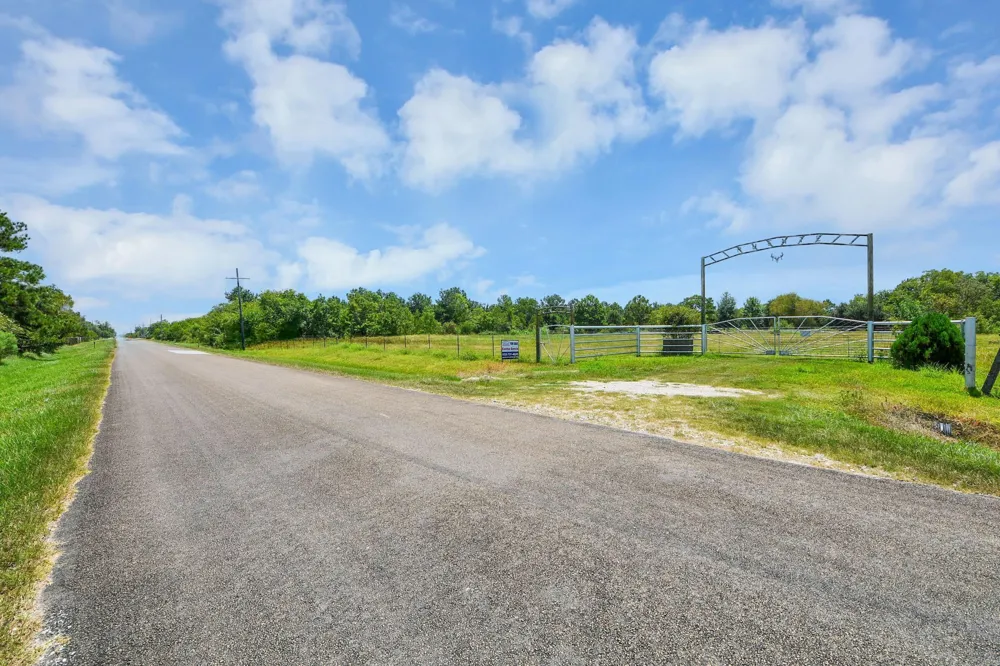 4374 Belton Lane Lane Anahuac, TX 77514