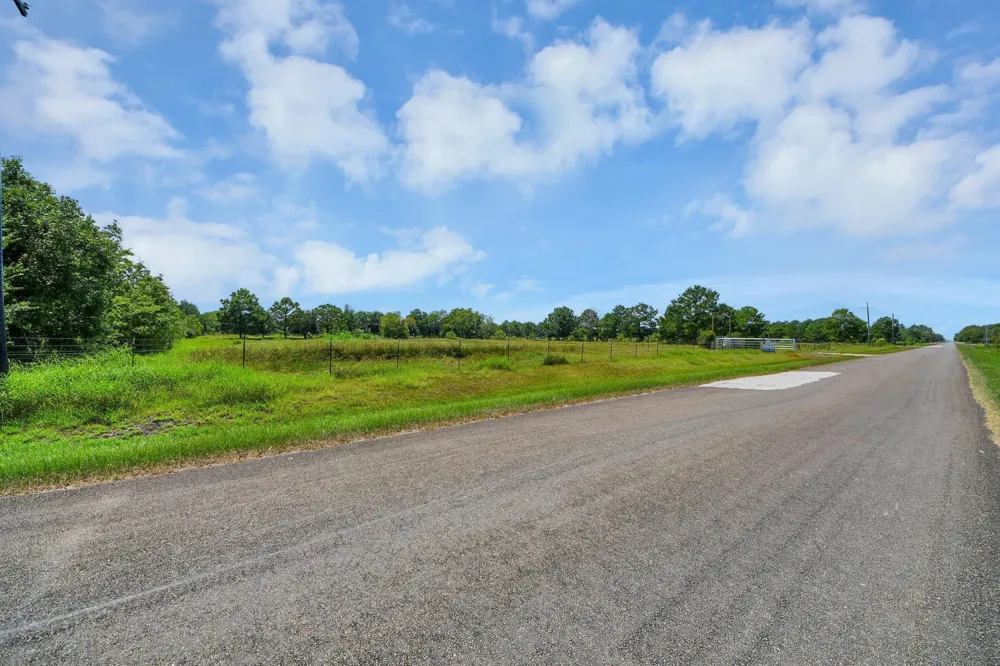 4374 Belton Lane Lane Anahuac, TX 77514