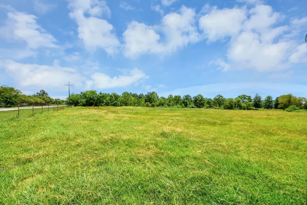 4374 Belton Lane Lane Anahuac, TX 77514