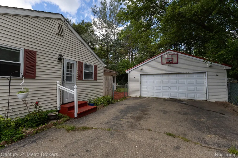 5101 Marilyn Drive Genesee Charter Township, MI 48506