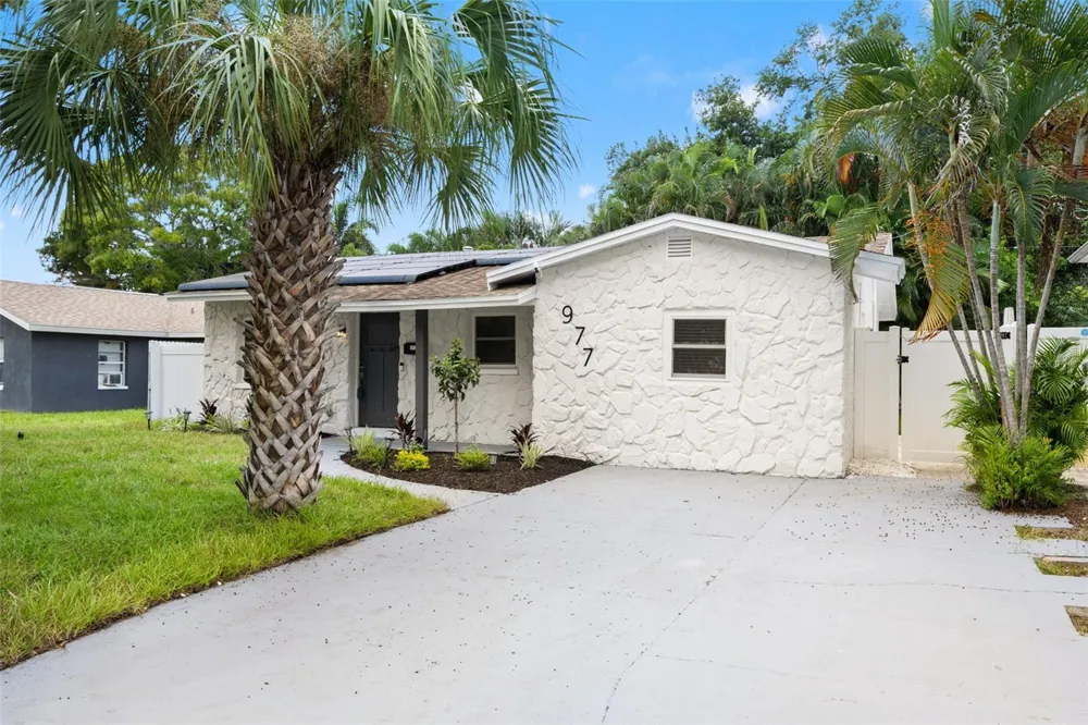 977 27TH AVENUE S St Petersburg, FL 33705