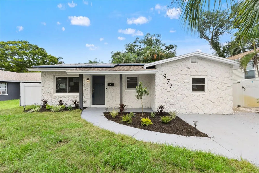 977 27TH AVENUE S St Petersburg, FL 33705