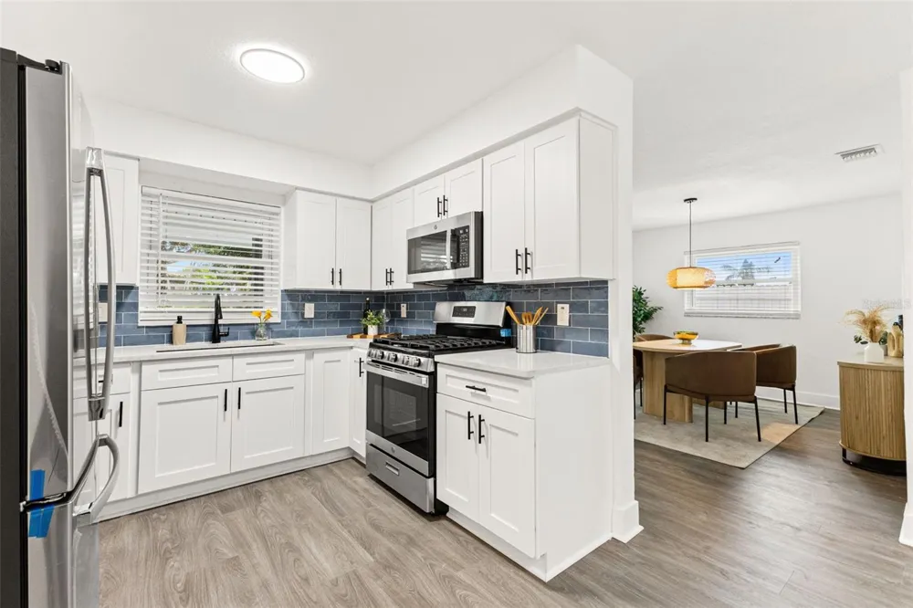 977 27TH AVENUE S St Petersburg, FL 33705