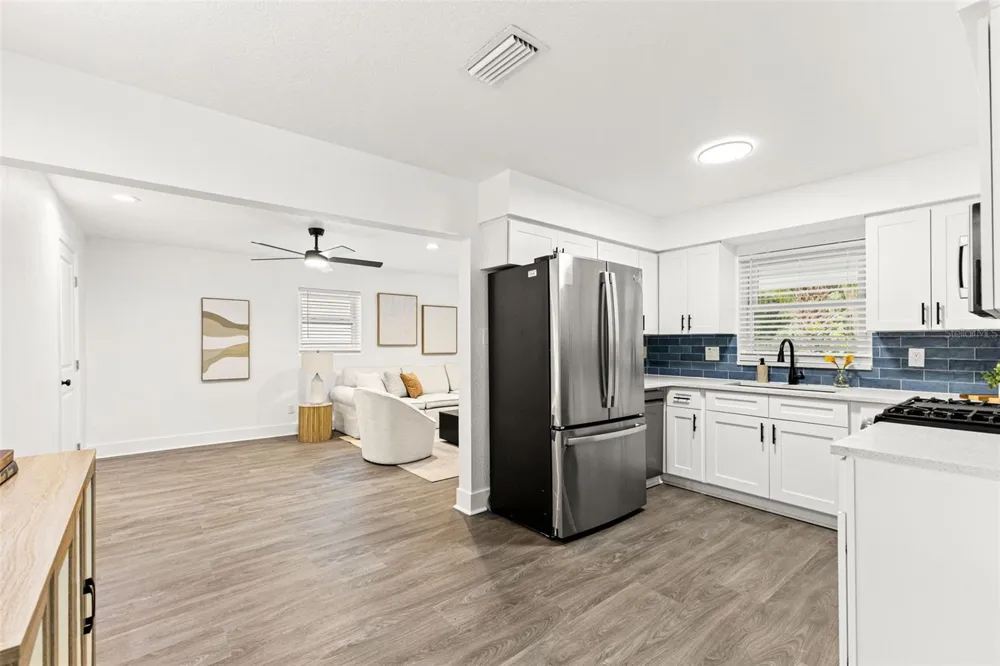 977 27TH AVENUE S St Petersburg, FL 33705