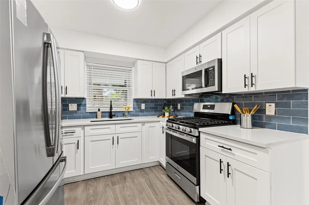 977 27TH AVENUE S St Petersburg, FL 33705