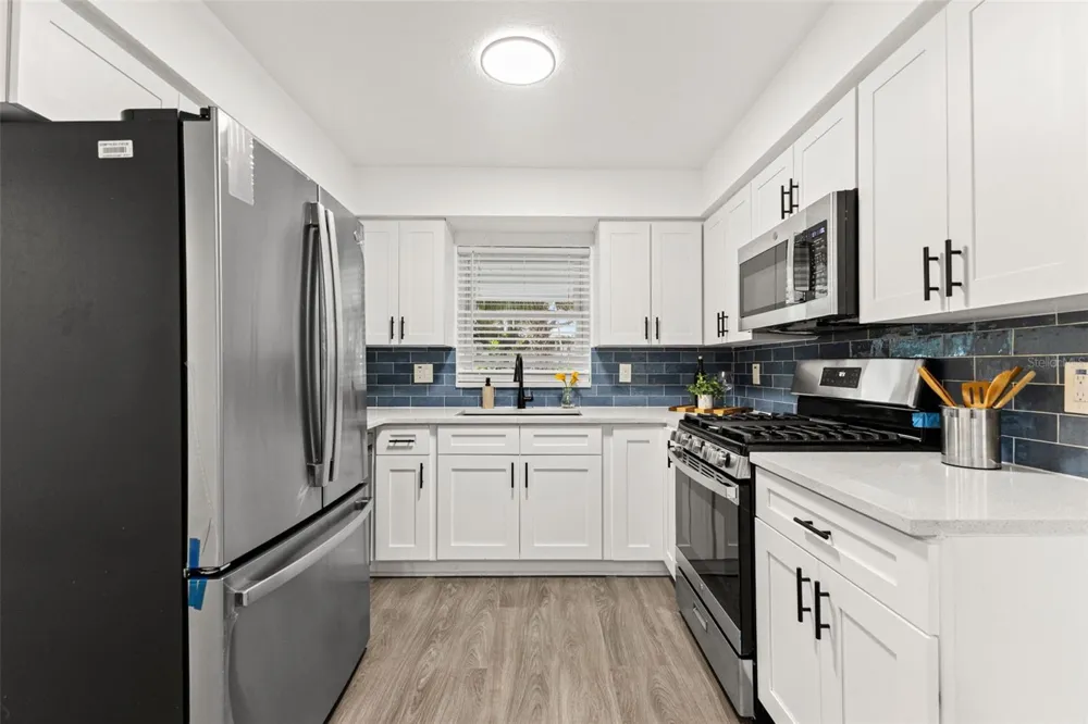 977 27TH AVENUE S St Petersburg, FL 33705