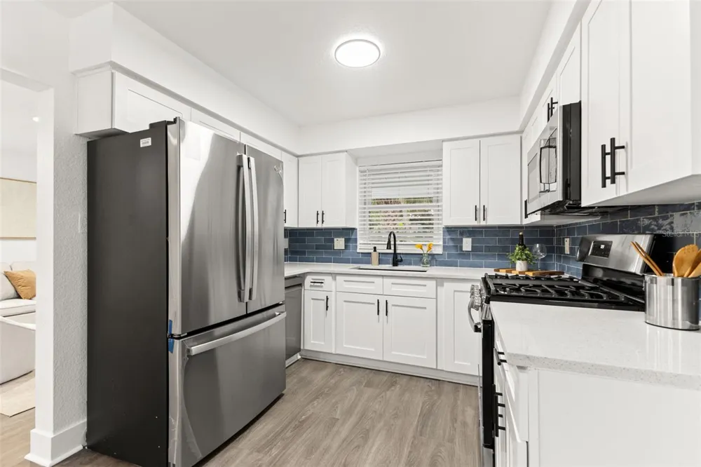 977 27TH AVENUE S St Petersburg, FL 33705