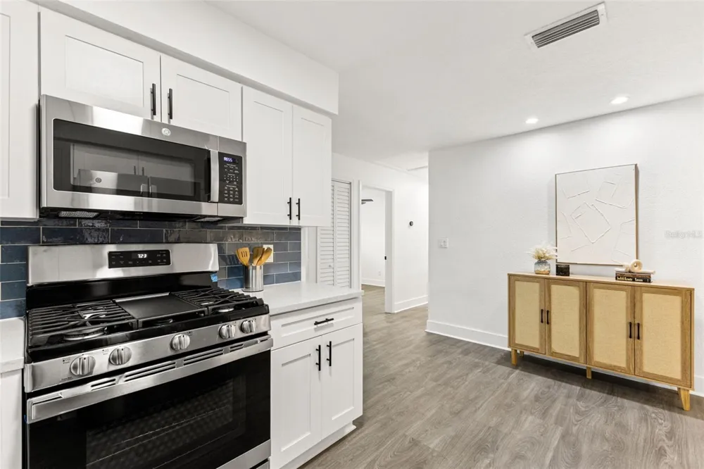 977 27TH AVENUE S St Petersburg, FL 33705