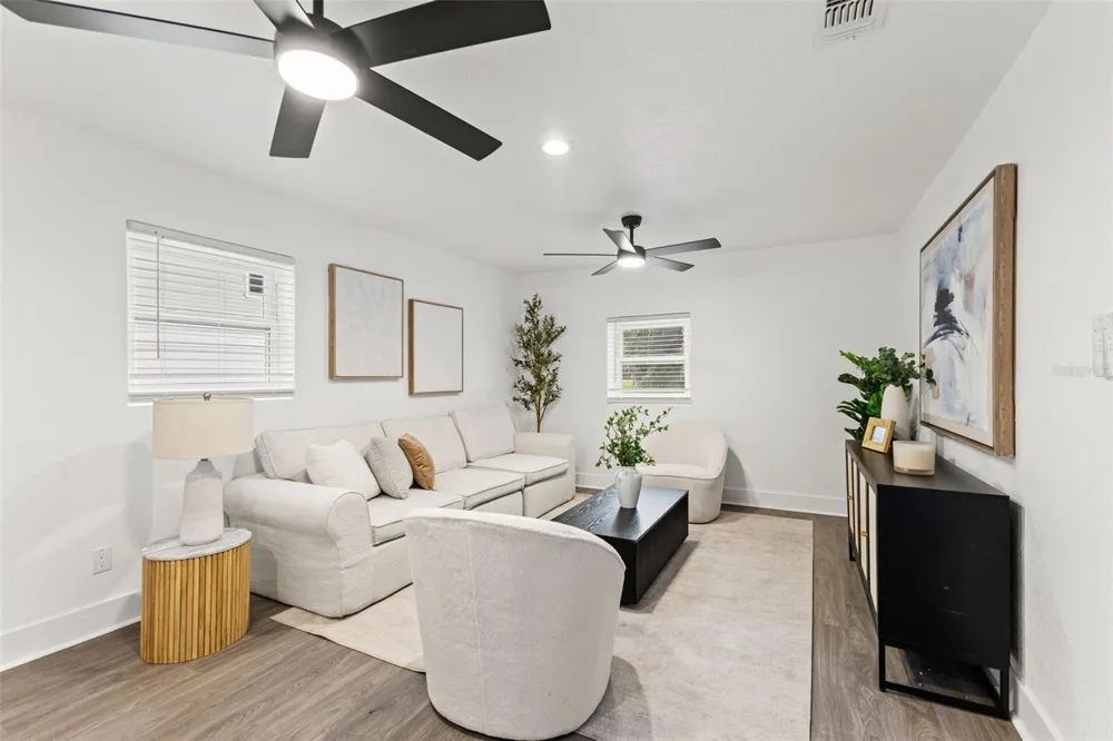 977 27TH AVENUE S St Petersburg, FL 33705