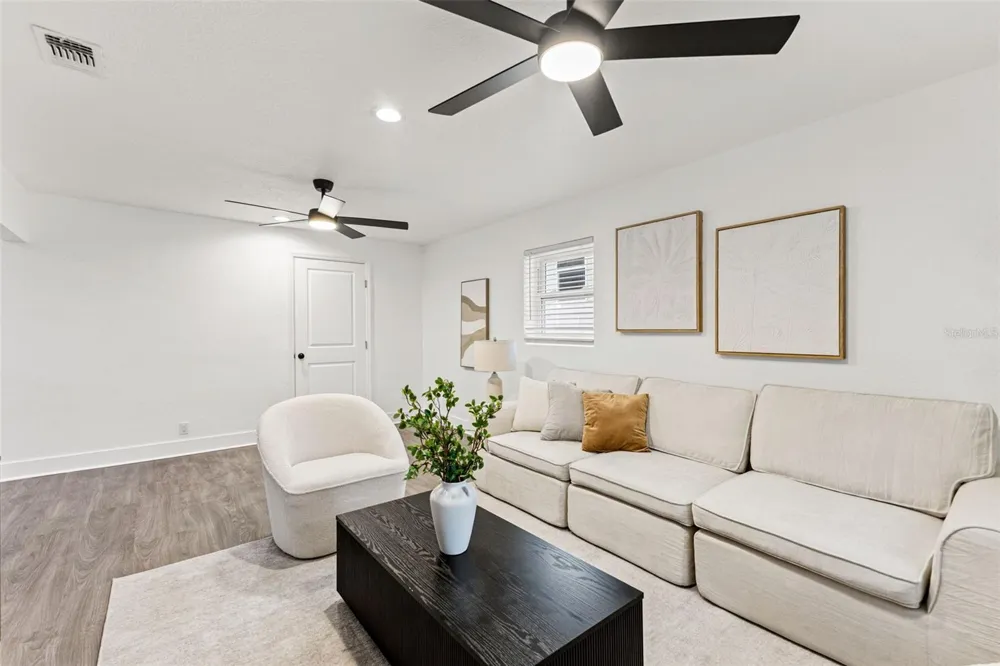 977 27TH AVENUE S St Petersburg, FL 33705