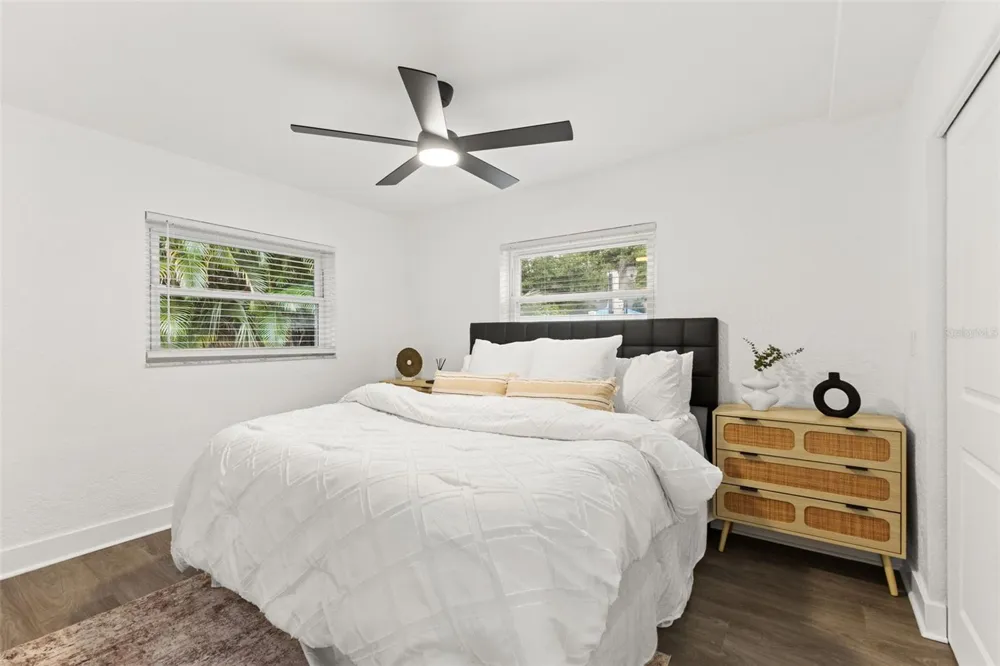 977 27TH AVENUE S St Petersburg, FL 33705