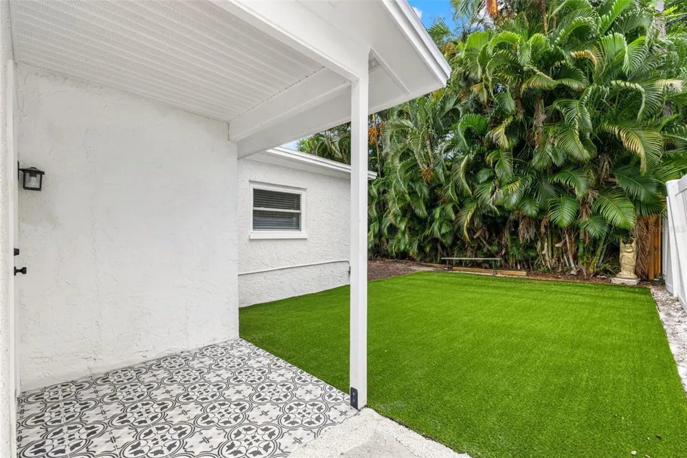 977 27TH AVENUE S St Petersburg, FL 33705