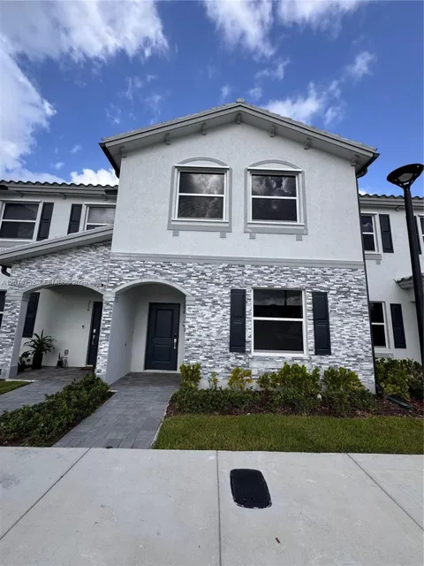 194 SE 10th Ct