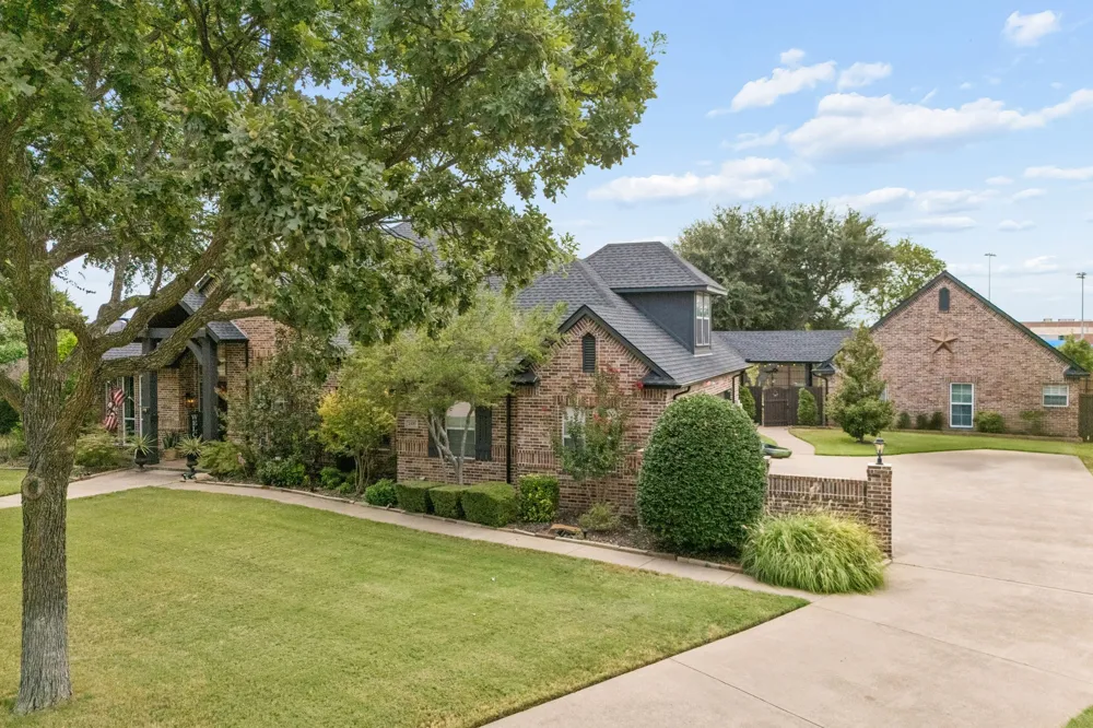 2430 Savanna Circle Midlothian, TX 76065