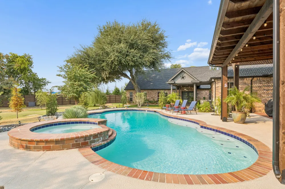 2430 Savanna Circle Midlothian, TX 76065