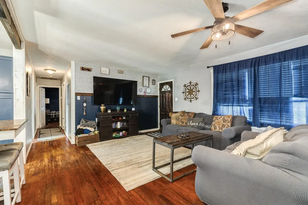 302 Britt Bailey Blvd Angleton, TX 77515