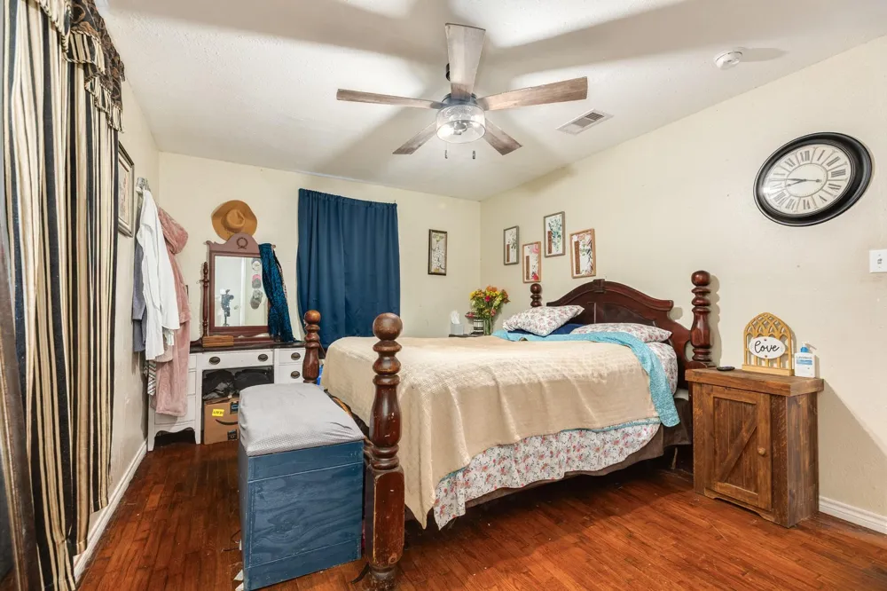 302 Britt Bailey Blvd Angleton, TX 77515