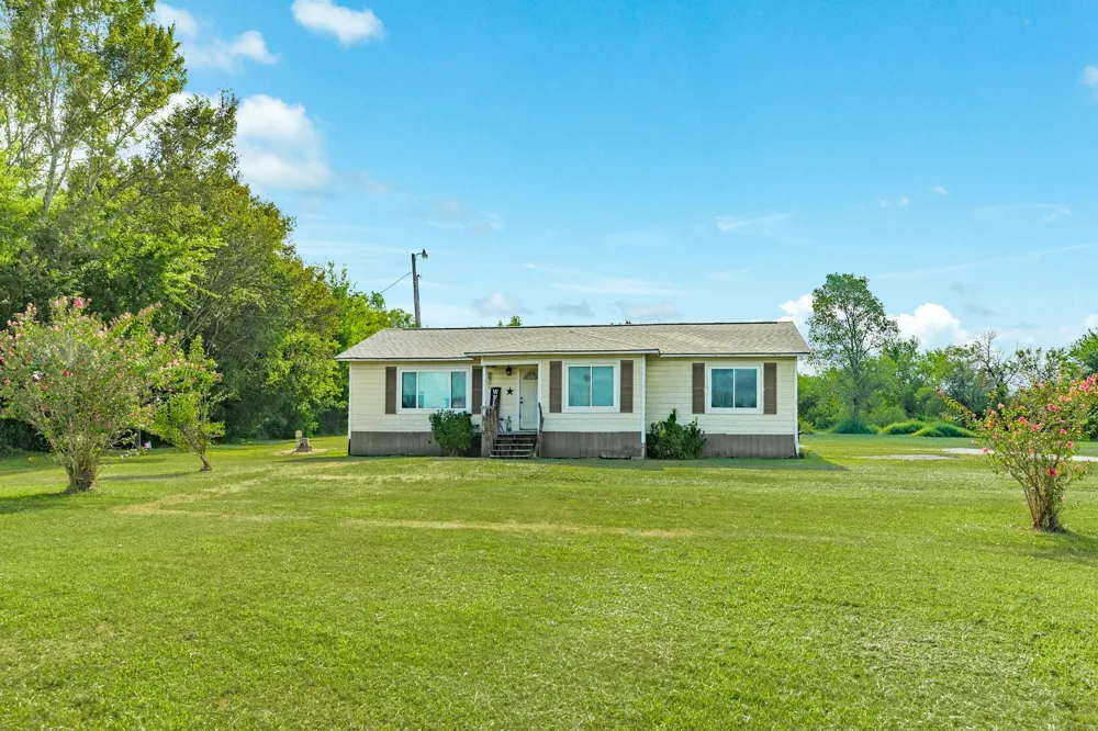302 Britt Bailey Blvd Angleton, TX 77515