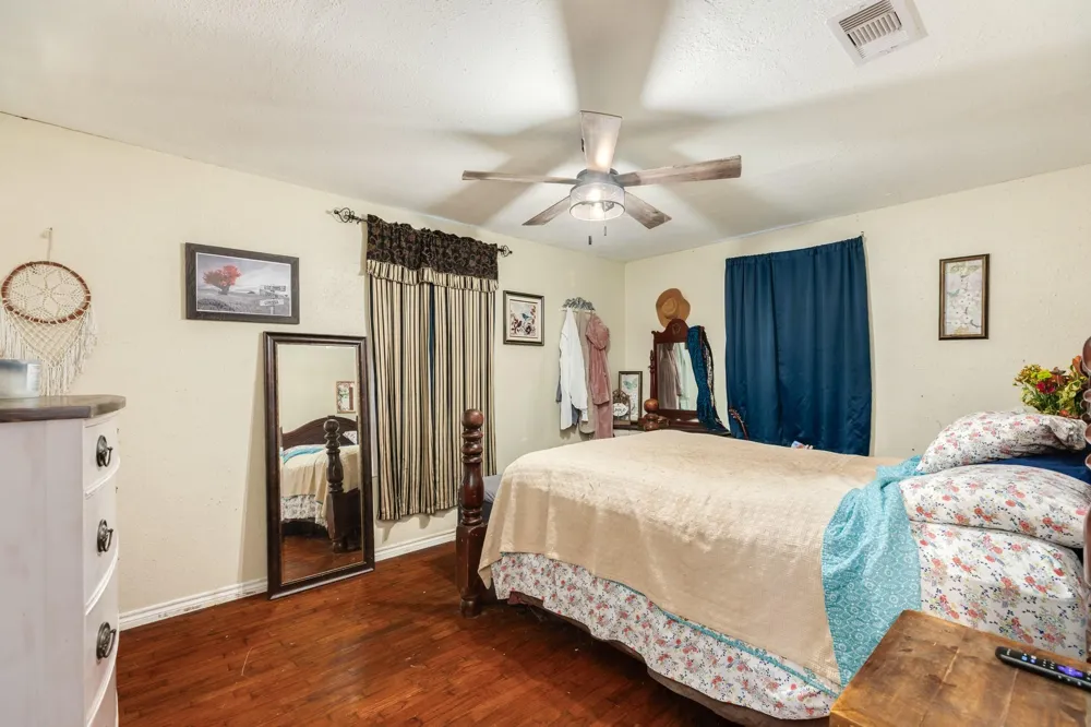 302 Britt Bailey Blvd Angleton, TX 77515