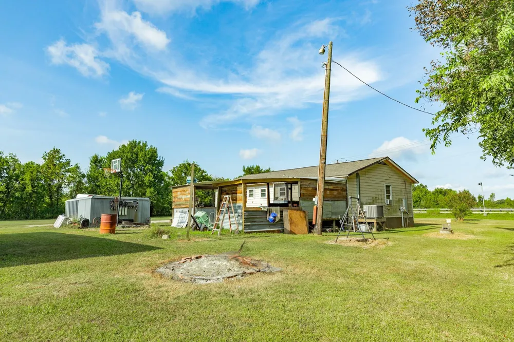 302 Britt Bailey Blvd Angleton, TX 77515