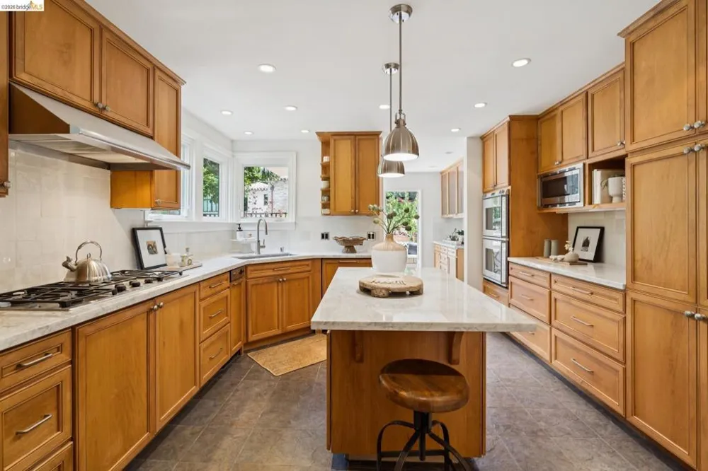 312 Saint James Drive Piedmont, CA 94611