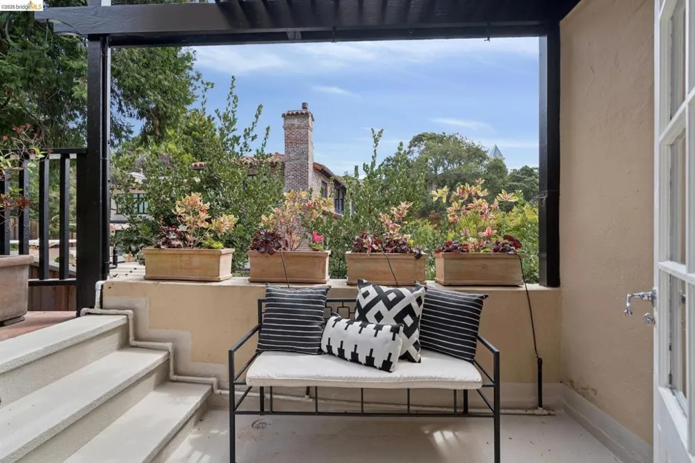 312 Saint James Drive Piedmont, CA 94611