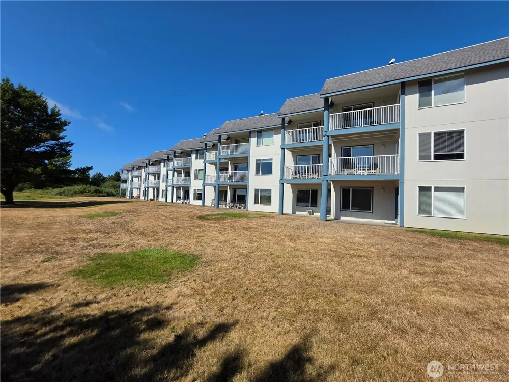 2210 26th Street NW #422 Long Beach, WA 98631