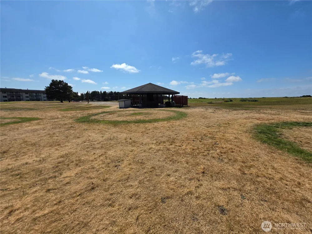 2210 26th Street NW #422 Long Beach, WA 98631