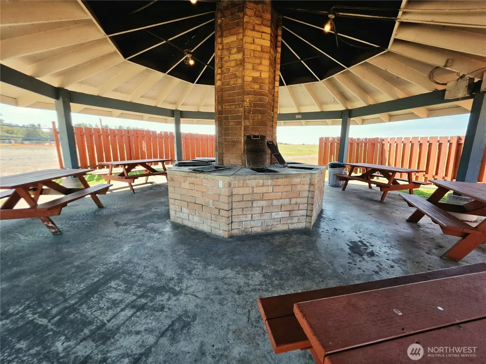 2210 26th Street NW #422 Long Beach, WA 98631