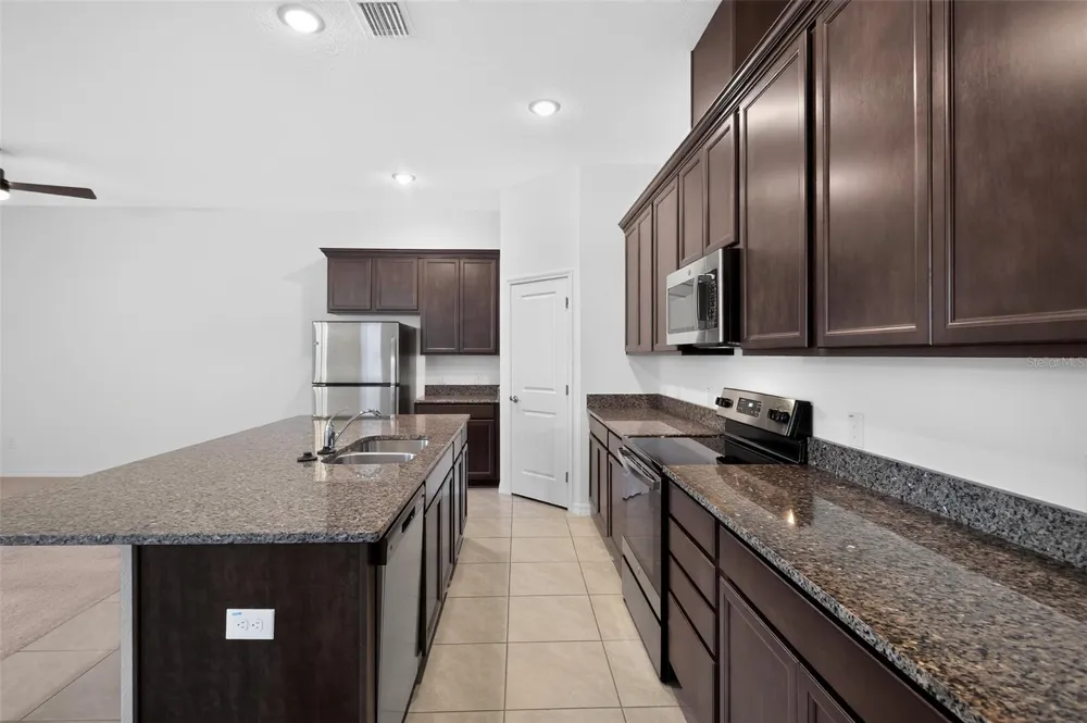 816 MIDDLETON STREET Debary, FL 32713