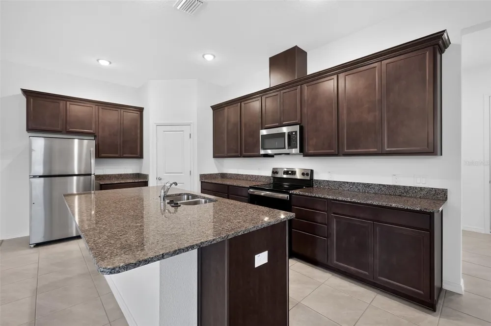 816 MIDDLETON STREET Debary, FL 32713