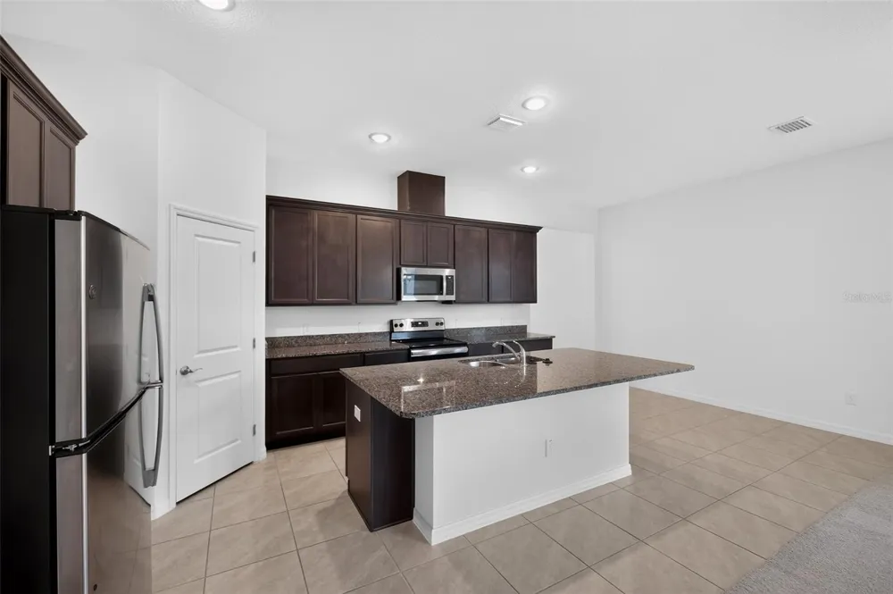 816 MIDDLETON STREET Debary, FL 32713