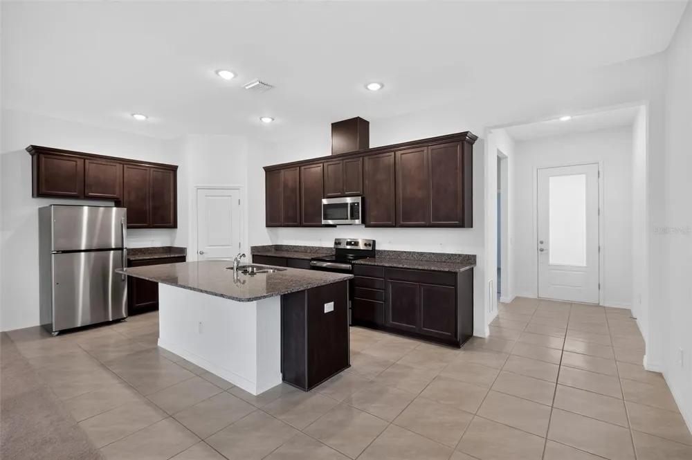 816 MIDDLETON STREET Debary, FL 32713