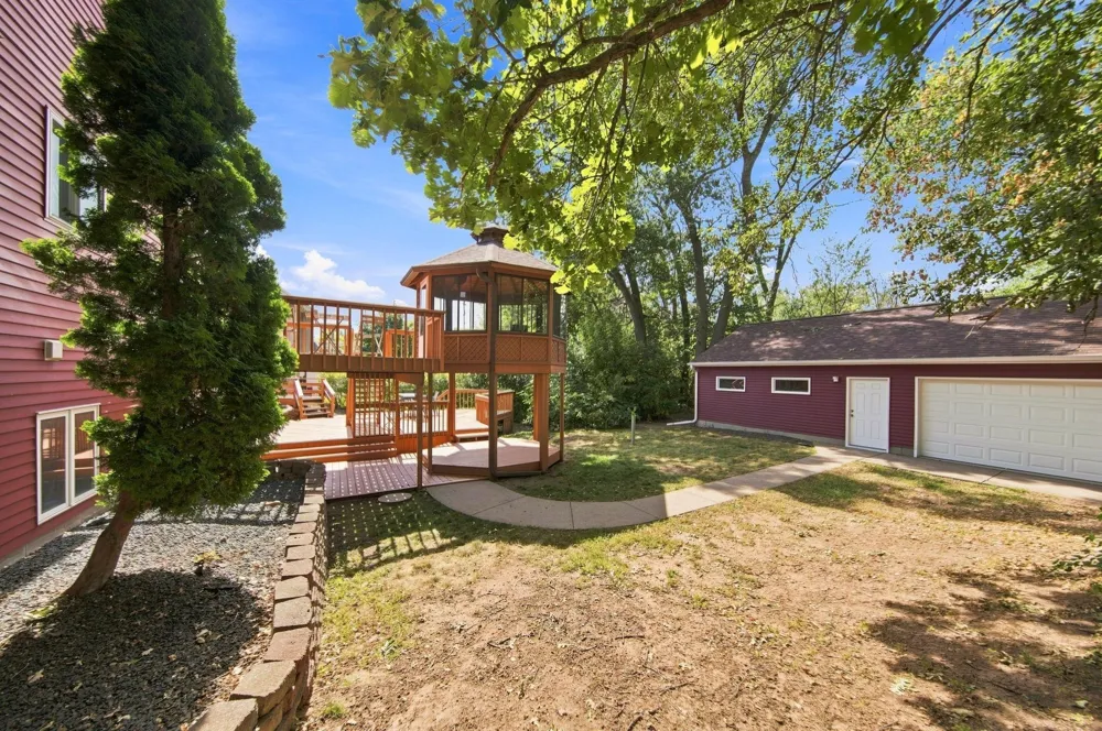 3017 Standridge Place Maplewood, MN 55109